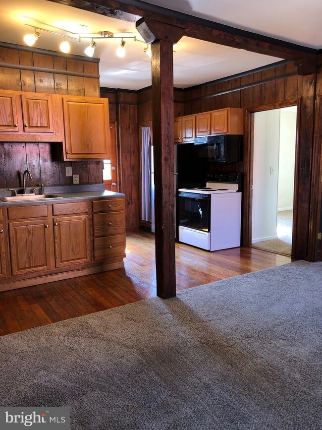 107 W Back Alley, Shepherdstown, WV 25443 - photo 4