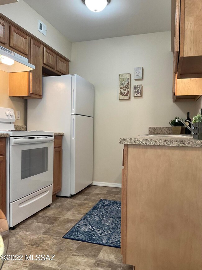 6301 N Barcelona Ct unit 1012, Tucson, AZ 85704 - photo 7