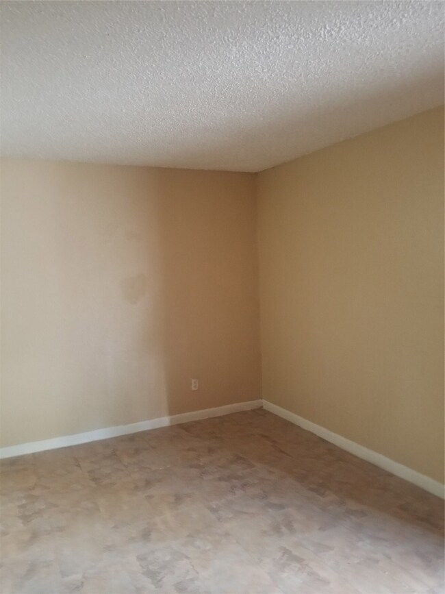 3557 Rebecca St unit 10, Houston, TX 77021 - photo 2