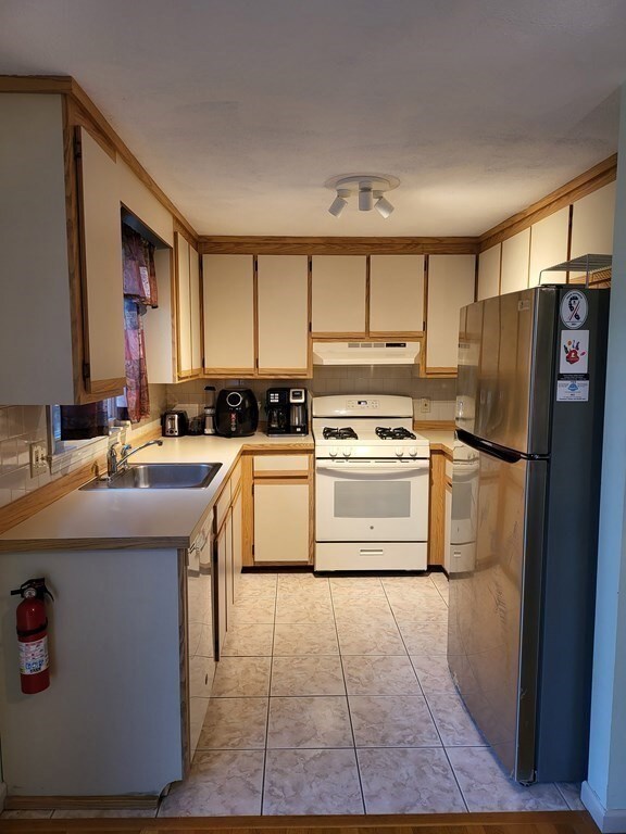 551 Hildreth St unit 21, Dracut, MA 01826 - photo 6