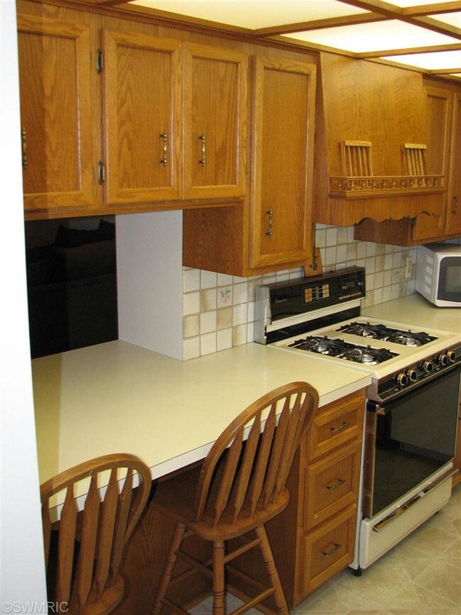 2096 Cranbrook Dr NE unit 52, Grand Rapids, MI 49505 - photo 3