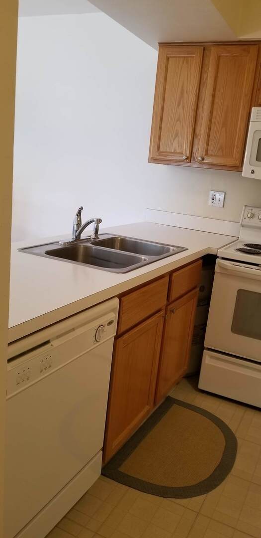 1802 Plum Grove Rd unit 2D, Rolling Meadows, IL 60008 - photo 7