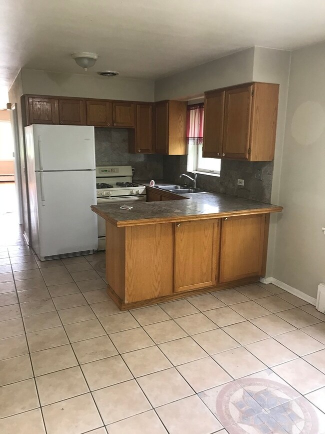 1617 11th St, Waukegan, IL 60085 - photo 3