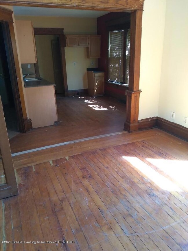 624 W Shiawassee St, Lansing, MI 48933 - photo 3