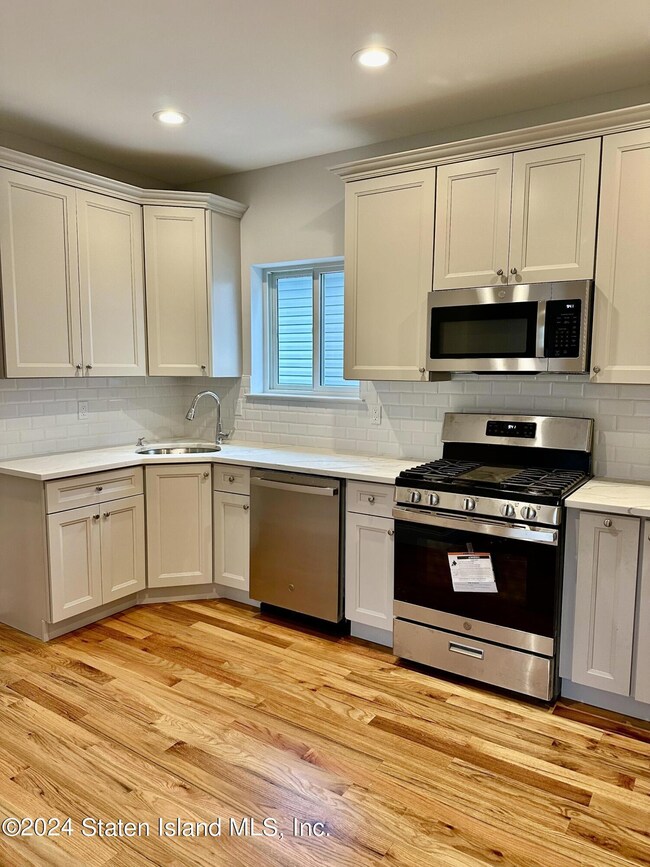 371 Maine Ave unit 2, Staten Island, NY 10314 - photo 4
