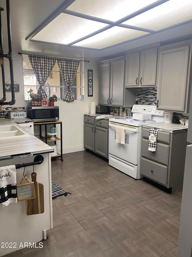 4322 W Whitton Ave, Phoenix, AZ 85031 - photo 2