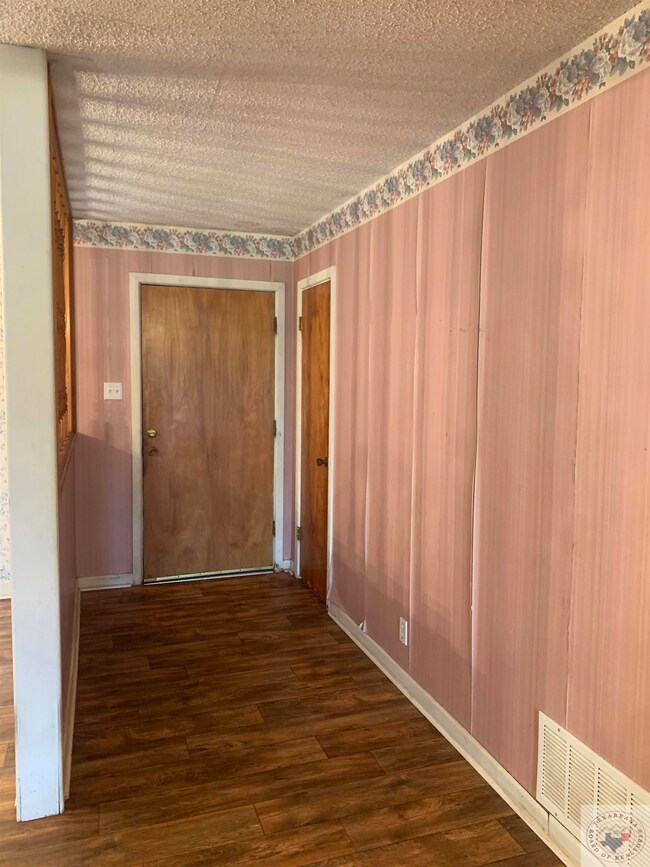 921 Mimosa Dr, Wake Village, TX 75501 - photo 2