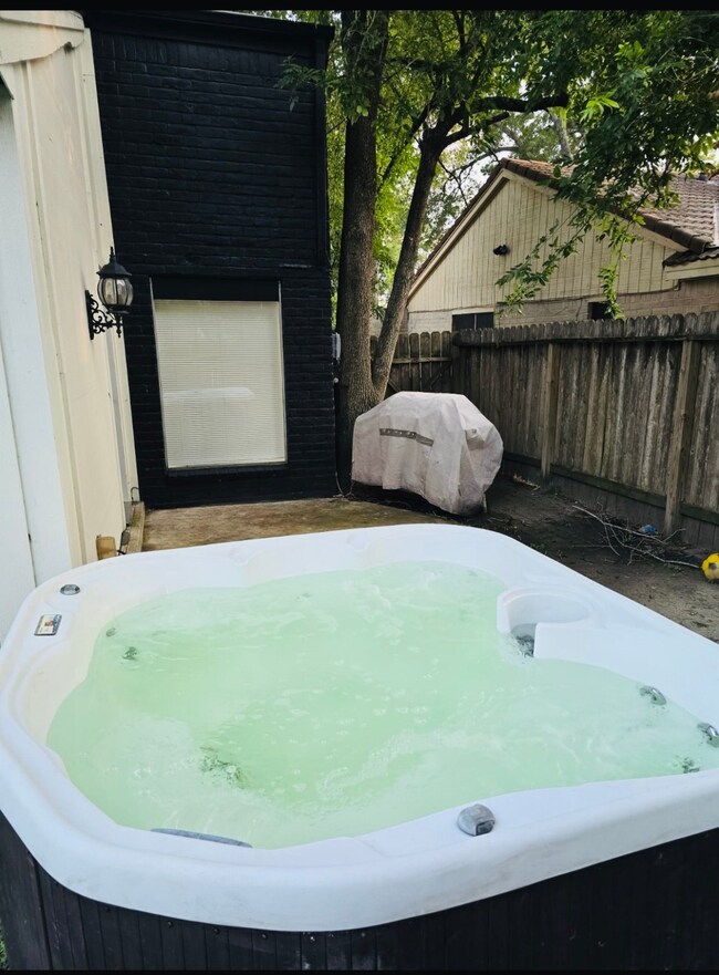 3910 R V Mayfield Dr, Houston, TX 77088 - photo 6