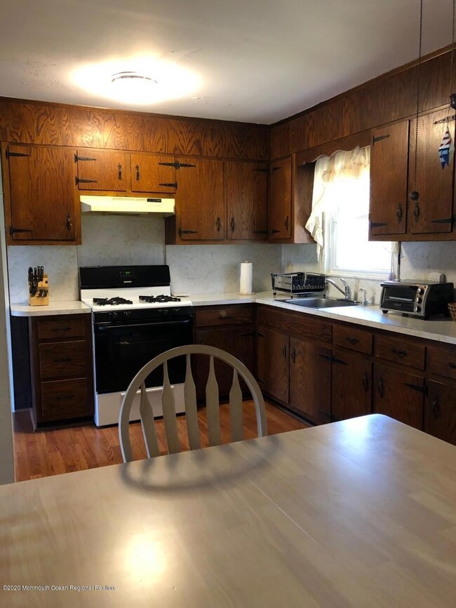 598 east kitchen3