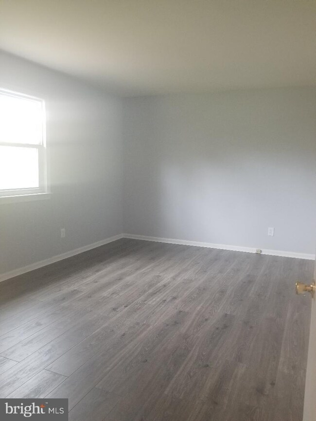 5400 Stratford Ln, Temple Hills, MD 20748 - photo 3