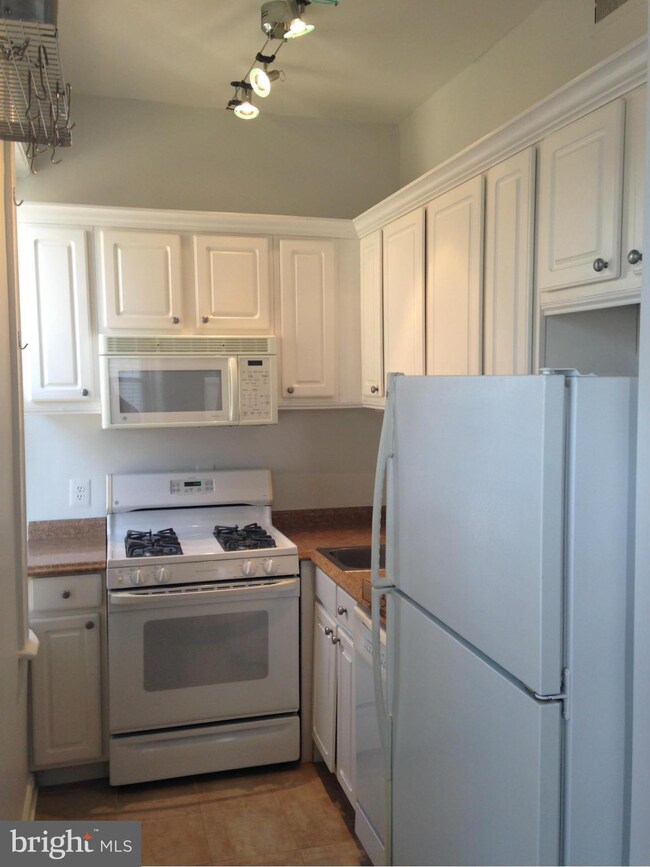 Woodley Condominium unit 209, Washington, DC 20009 - photo 3