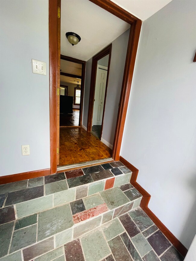 168 Mammoth Rd, Londonderry, NH 03053 - photo 6