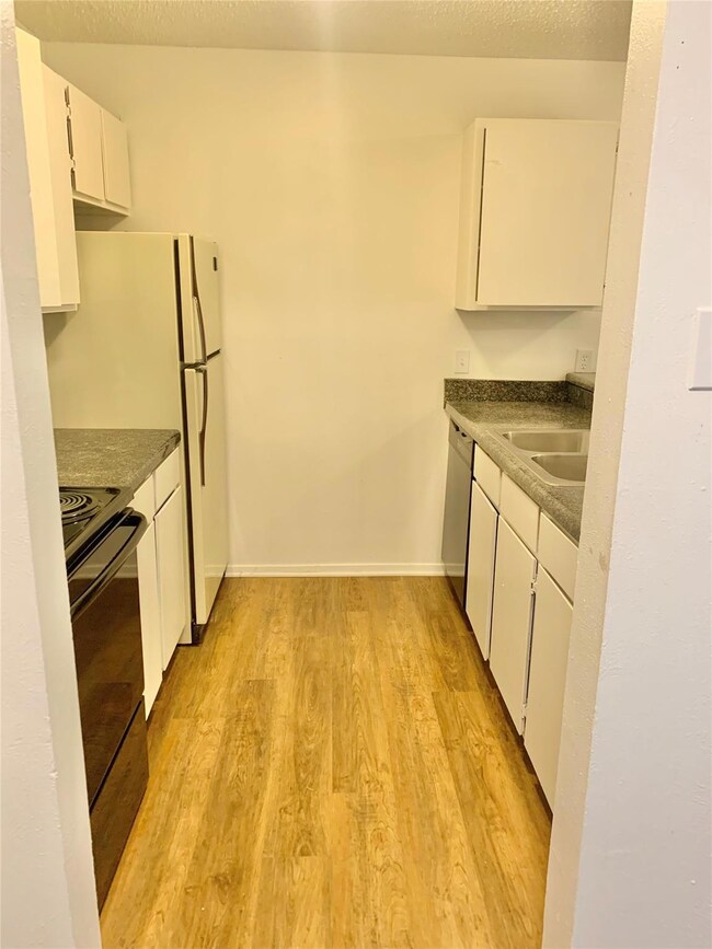 222 N Center St unit 206, Grand Prairie, TX 75050 - photo 7