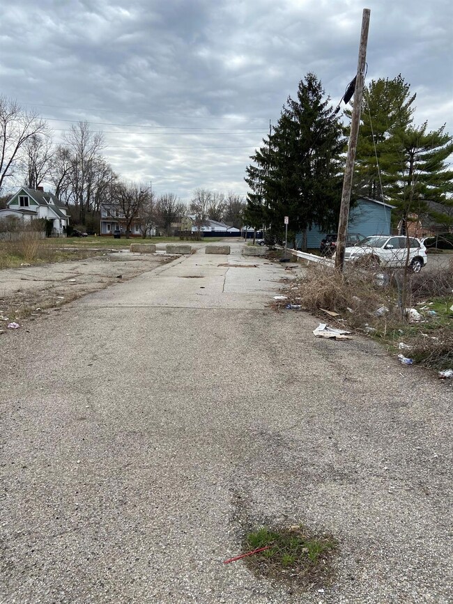 7020 Vine St, Cincinnati, OH 45216 - photo 4