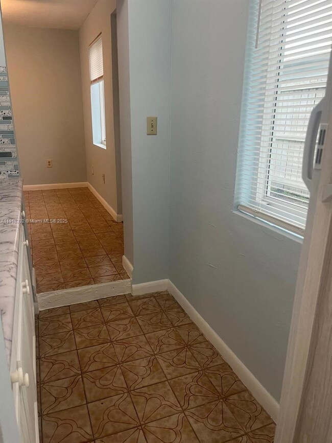 671 E 12th Place unit b, Hialeah, FL 33010 - photo 6