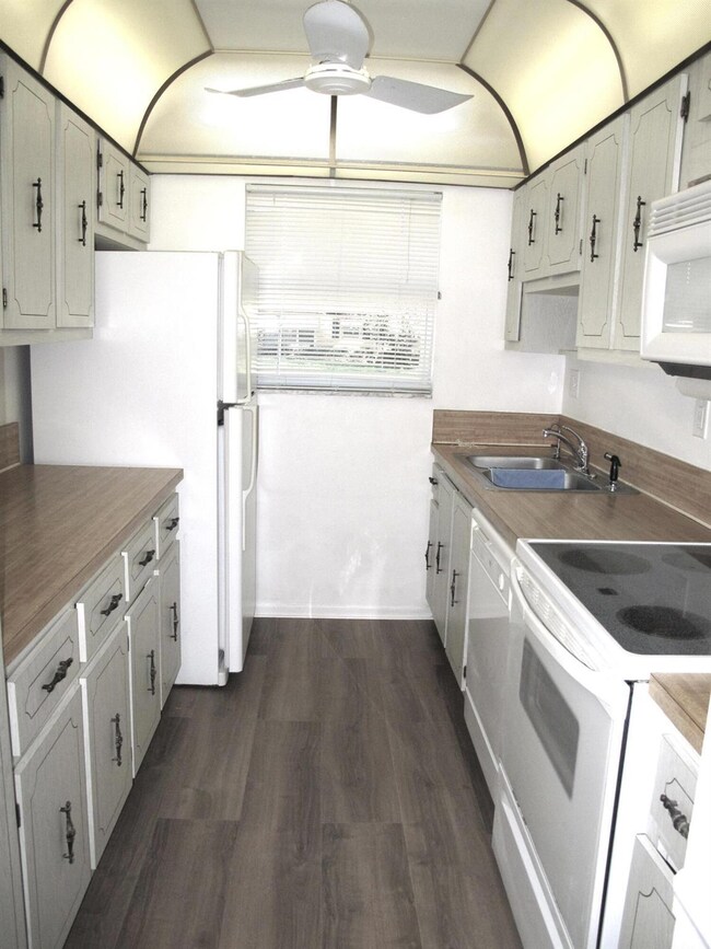 1162 Circle Dr unit B, Delray Beach, FL 33445 - photo 5