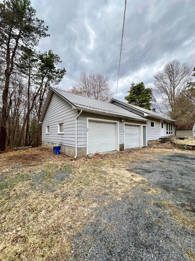 Welcome to 697 Wooddale Rd