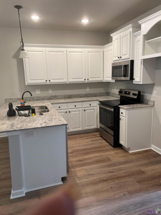 910 W Elrem St, Gonzales, LA 70737 - photo 2