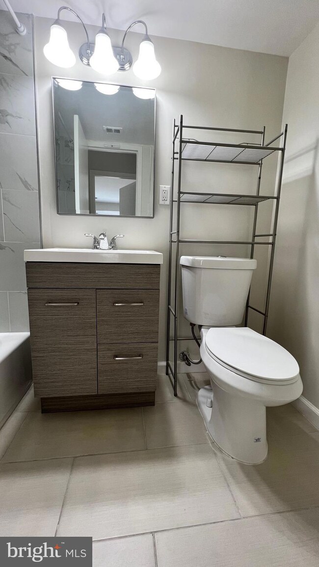 15 Canterbury Square unit 201, Alexandria, VA 22304 - photo 3