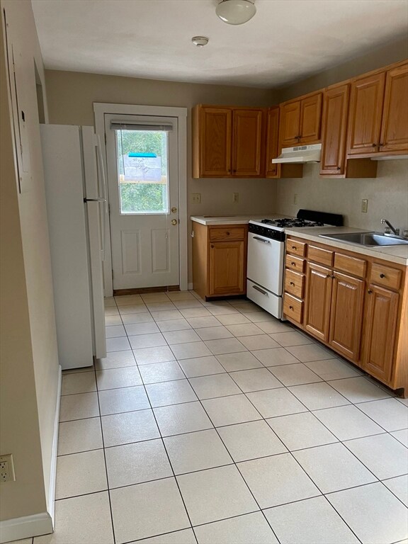 91 Ash St unit 2, Waltham, MA 02453 - photo 2