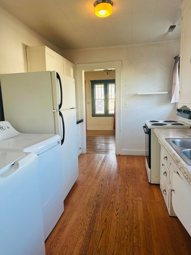 611 W 4th St, Medford, OR 97501 - photo 7