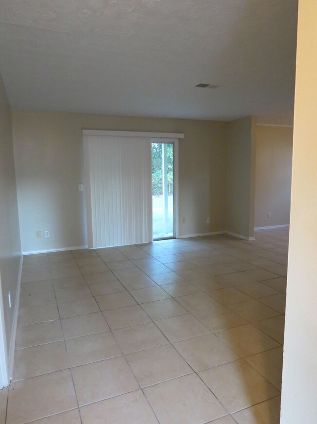 6415 Cooper Ln, Jacksonville, FL 32210 - photo 4
