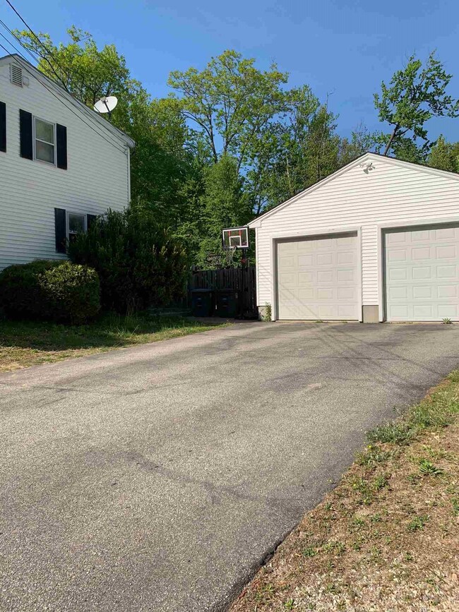 419 Deerpath Ln, Pembroke, NH 03275 - photo 2