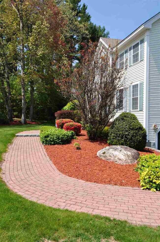 49 Buckingham Dr, Londonderry, NH 03053 - photo 3