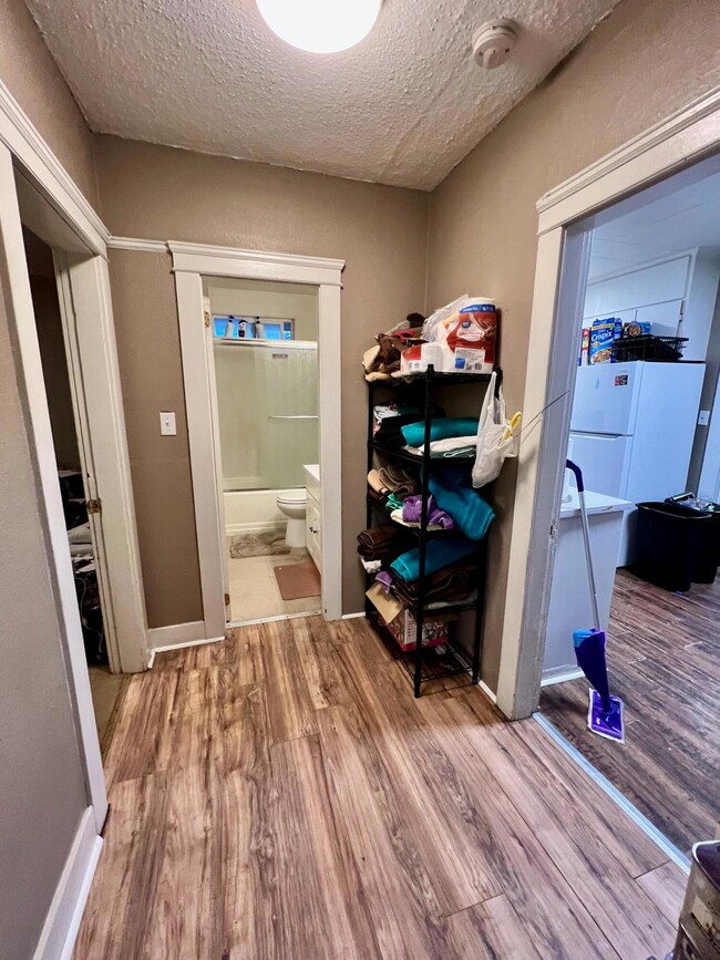 2010 Vine Ave, Klamath Falls, OR 97601 - photo 6