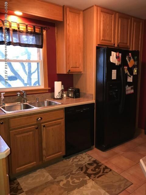 828 Andrus Ave, Lansing, MI 48917 - photo 4