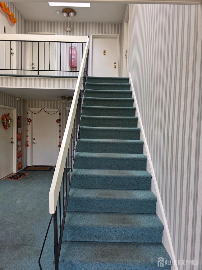 206 Sharon Garden Ct, Woodbridge, NJ 07095 - photo 3