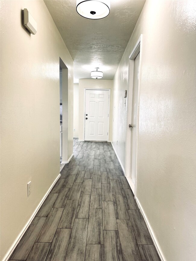 8911 Cedar Top Dr, Houston, TX 77088 - photo 4