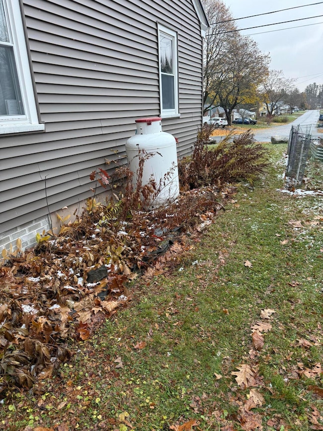 8 Lloyd Rd, Waterville, ME 04901 - photo 3