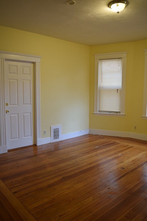 490 Quincy St unit 2, Dorchester, MA 02125 - photo 3