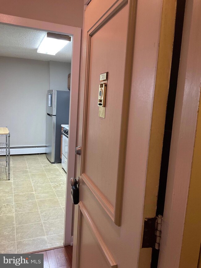 Radnor House unit 301, Bryn Mawr, PA 19010 - photo 2