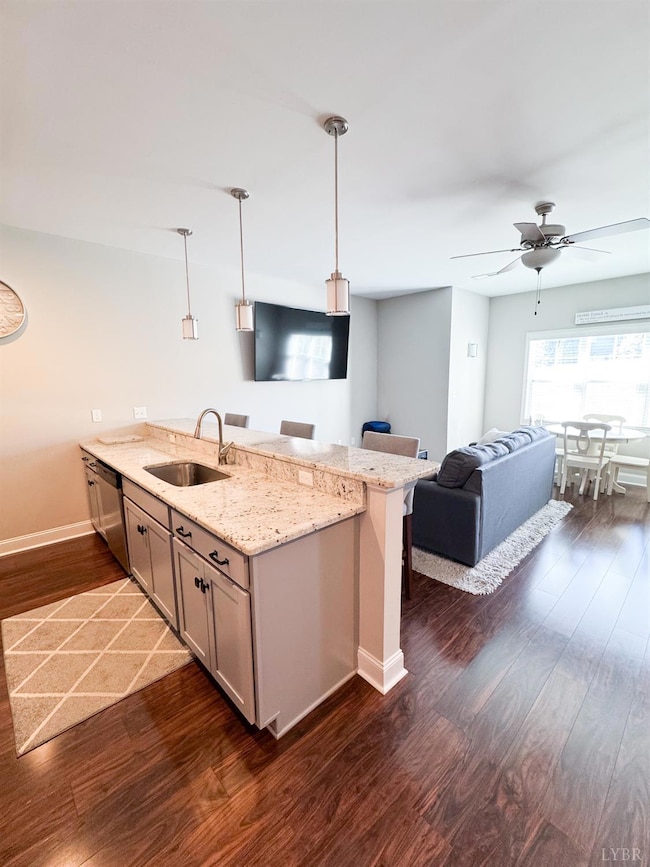 1225 Commonwealth Cir, Forest, VA 24551 - photo 4