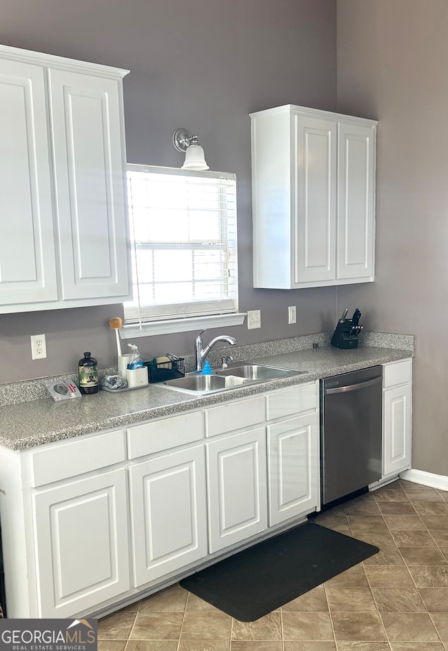 4889 Ozment Ridge Ct, Lithonia, GA 30038 - photo 3