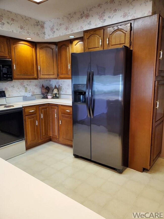 5740 Clover Ridge Dr, Lima, OH 45807 - photo 3