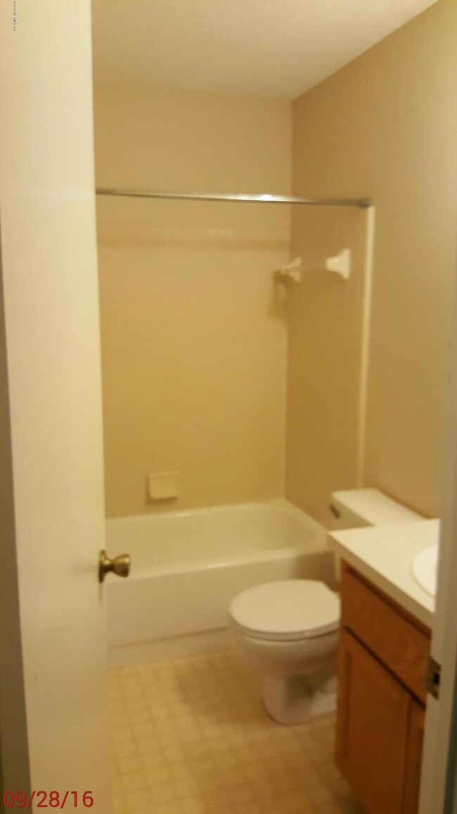 4400 Melissa Ct W, Jacksonville, FL 32210 - photo 2