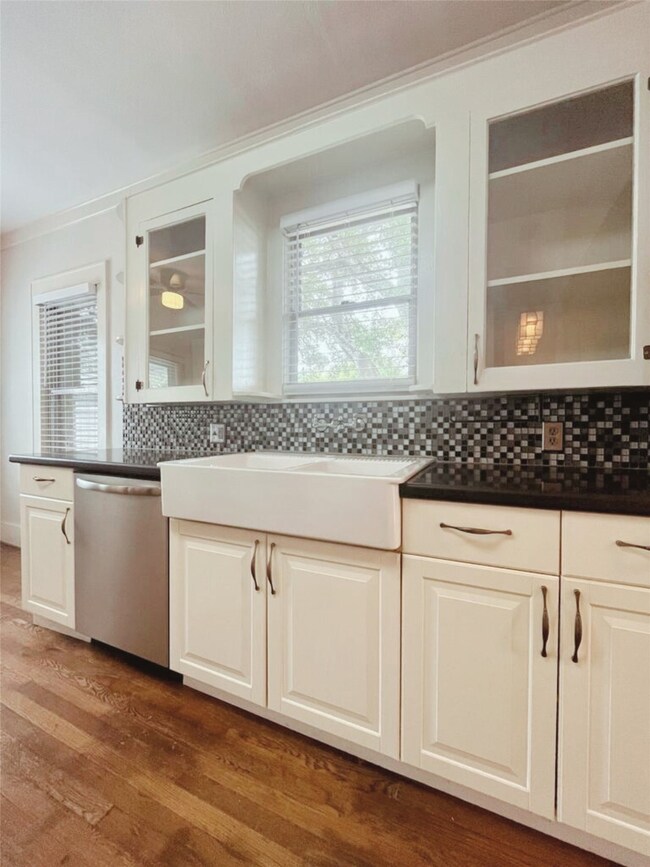 1142 Dunbar St, Houston, TX 77009 - photo 7