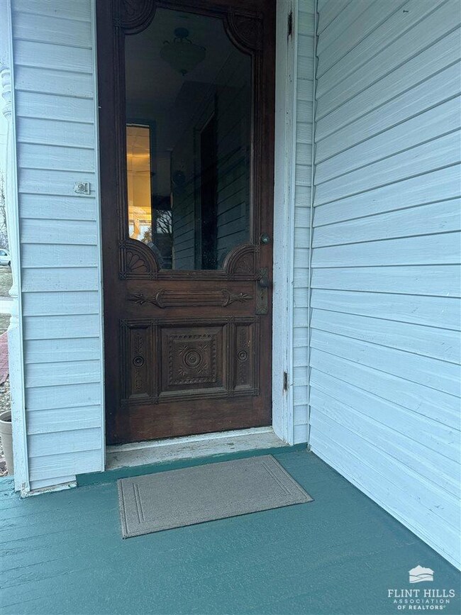 406 W 8th St, Concordia, KS 66901 - photo 4