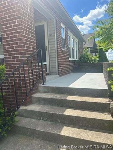 1014 E 10th St, Jeffersonville, IN 47130 - photo 2