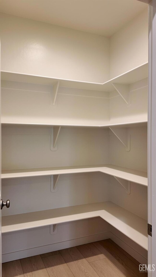 1415 Gaines Ct, Bakersfield, CA 93307 - photo 5