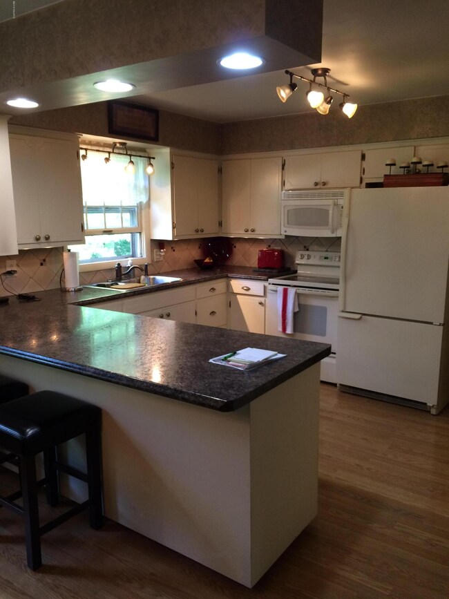 10140 Clyde Park Ave SW, Byron Center, MI 49315 - photo 5