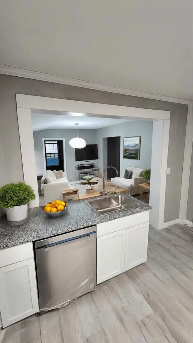 356 W 11th Ave, Oshkosh, WI 54902 - photo 2