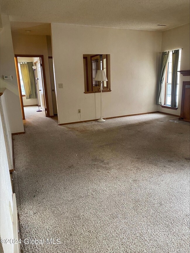 413 Hampton Place Blvd, Troy, NY 12180 - photo 6