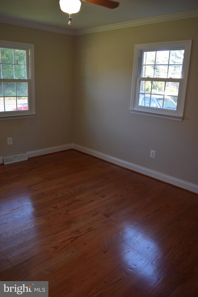 508 Hill Rd, Hyattsville, MD 20785 - photo 5