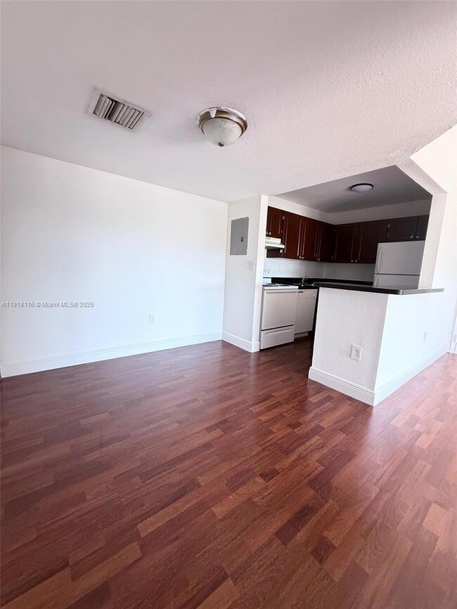 7100 NW 179th St unit 305, Hialeah, FL 33015 - photo 4