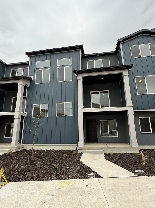 493 S 800 W unit 403, American Fork, UT 84003 - photo 2
