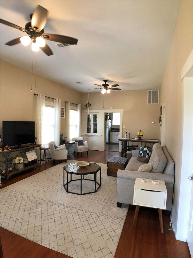 934 Cortlandt St, Houston, TX 77008 - photo 5